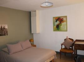 Agréable appartement P2 Centre ville au calme.، فندق في نيم