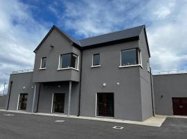 Achill Surf Lodge, vacation home in Mayo
