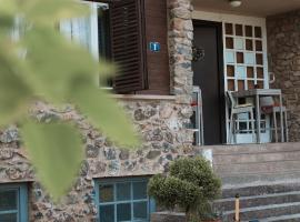 Kamena kuća, hotel with parking in Požega