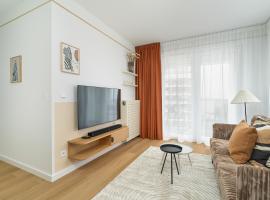 Unique 2-Bedroom Apartment on the 10th Floor with FREE GARAGE Poznań by Renters、ポズナンの駐車場付きホテル