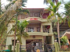 Trinity Villa - Home Stay: Honāvar şehrinde bir otel