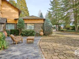 Casa Torre de les Àligues, hotel in Bellver de Cerdanya 