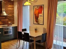 Lovely One-Bedroom Condo With Patio.、ワルシャワのコンドミニアム