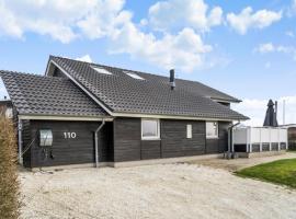 Amazing Home In Juelsminde With Kitchen, casa vacanze a Sønderby