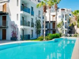 Stylish Flat w Pool n Balcony 5 min to Beach