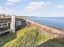 Beautiful Home In Dronningmlle With House Sea View, vacation home in Dronningmølle