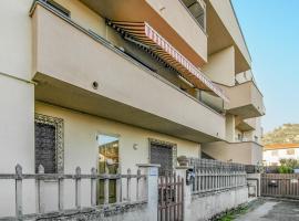 Awesome Apartment In Piano Di Mommio With House A Panoramic View, hotel en Piano di Mommio