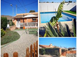 2 bed cottage Lorca many hiking & cycling trails, hotel v destinaci Lorca