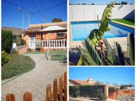 2 bed cottage Lorca many hiking & cycling trails: Lorca'da bir otel