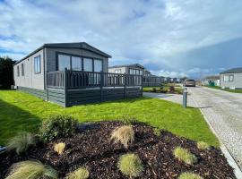 Stones Throw Lodge, chalet de montaña en Padstow