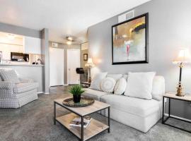 Cute One Bedroom Apartment with Balcony, hotel in Dallas