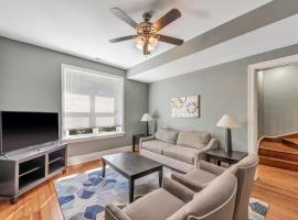 Ravishing 2-Story Unit in STL 2E, cabaña o casa de campo en Soulard