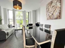 FREE PARKING - Cosy 2-BR Flat near Salford Royal