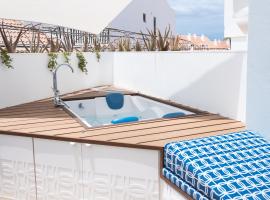 WOW APARTMENT with private jacuzzi and 2 terraces, hotel in Los Cristianos