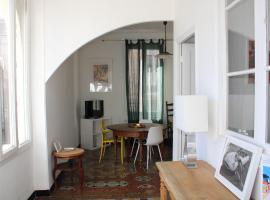 Superbe appartement avec parking sur place, hotel a Nîmes