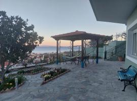 Depys' View, cabaña o casa de campo en Chios