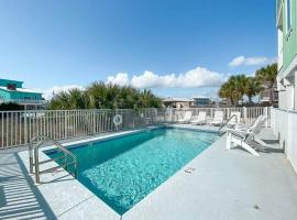 Family Getaway! Blue Bungalow w Pool! 4min Walk to Beach!, bungalow em Gulf Shores