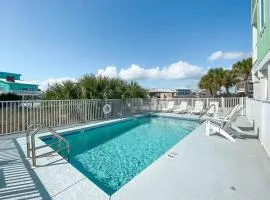 Summer at Family Bungalow w Pool! 4min Walk to Beach!