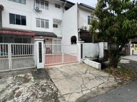 Dagang Homestay, villa in Ampang