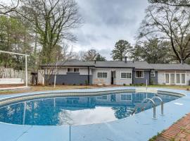 Spacious Stone Mountain Home with Private Pool!, hotel in Stone Mountain