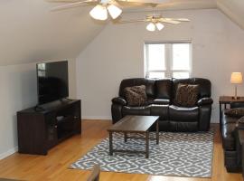 Lincoln Park Living - 3 Queen Beds - Sleeps 6, holiday home in Chicago