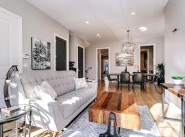 Immaculate Brand New Condo Downtown, cabaña en Chicago