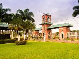 Departamento entero de 3 dormitorios en urbanización privada con garaje y seguridad 24h