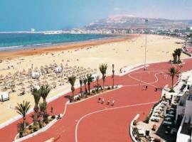 Appartement Deluxe avec Piscine Privée, hotel with pools in Agadir