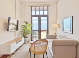 Upscale 1BR in Casco Viejo, hotel i Panama City