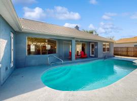 Cheerful home with private pool close to the beach & downtown, hotel v destinaci Butler Beach