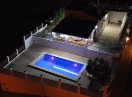 Las Hazuelas Villa 15, chal&eacute; alpino em Alg&aacute;mitas