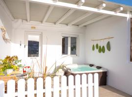 sunlight ornos suites, private hot tub, hotel ve městě Mykonosu