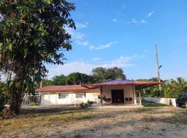 Casa Amplia cerca al río, hotel Tenában