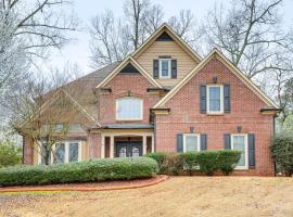 Modern Stone Mountain Home with Spacious Deck, Grill, vacation home in Stone Mountain