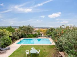 Charming house with private tennis court and pool, hotel v mestu Catadau