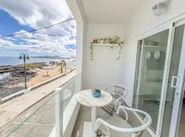 Casa Burgao 2 on the front line with seaview terrace