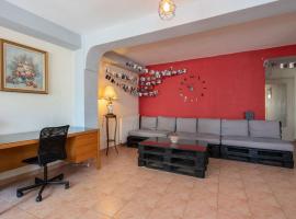 Cool and cozzy apartment 15 mins from the seaside, hotel in Myrina