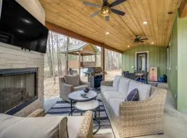 Chic Forest Hideaway in Broken Bow with Hot Tub