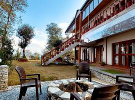 THE HIMALAYAN WOODS, CHAUKORI, hotell med parkering i Chaukori