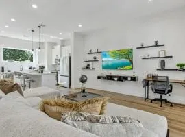 Modern 3BD Retreat I Near Hotspots I Sleeps 12