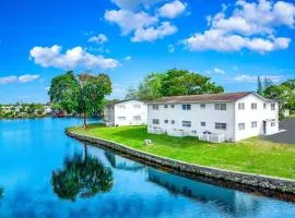 Stylish - Water View Condo - Palm Wave Says