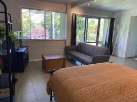 Private self-contained guesthouse North Brisbane