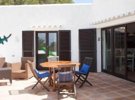 House in Porto Sal&eacute; with Ibiza Views، كوخ في سان فرانسيسكو خفير