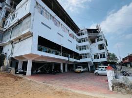 HOTEL CHRUCH SIDE, hotel en Madikeri