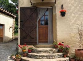 Charming old house and gardens, cheap hotel in Bourigeole