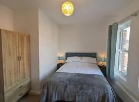 New Fully equipped 2 bedroom house. Sleeps 6