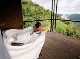 Grey Rock Mountain Cabin w/ Jacuzzi, tapak perkhemahan di Balamban