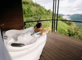 Grey Rock Mountain Cabin w/ Jacuzzi