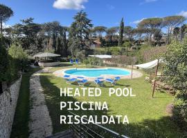 Villa Roma Open Space - Private heated pool & Mini SPA -, budjettihotelli Roomassa