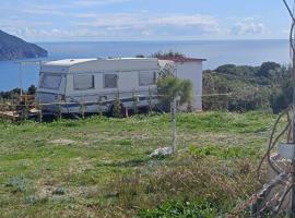 Fox Caravan, glamping site in Afionas